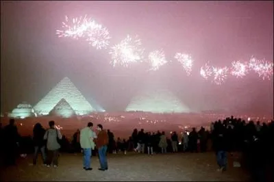 Lors du passage  l'an 2000, ce pays a allum les pyramides.