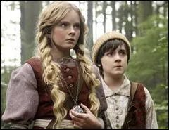 Comment s'appellent les jumeaux qui ont perdu leur pre (dans le monde magique aussi) et ont d aller chez la sorcire pour servir la reine ?