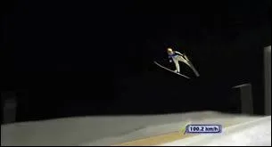 Le saut  ski est un sport d'hiver dans lequel les skieurs descendent une pente sur une rampe pour dcoller, essayant d'aller aussi loin que possible. Quel est le record de distance en saut  ski ?