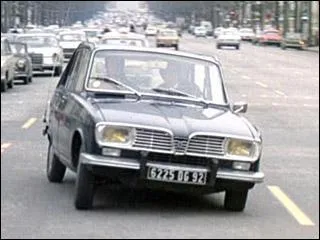 Peur sur la ville - Le commissaire Jean Letellier arrive sur les Champs-lyses en Renault 16, quand il repartira la voiture ...