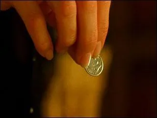 Quand il s'apprte  la dessiner, Rose donne une pice  Jack. Quelle anomalie prsente cette pice ?