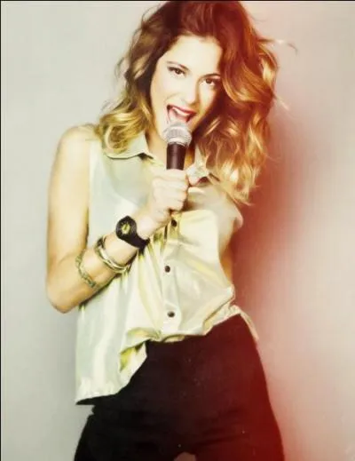 Martina Stoessel est une :