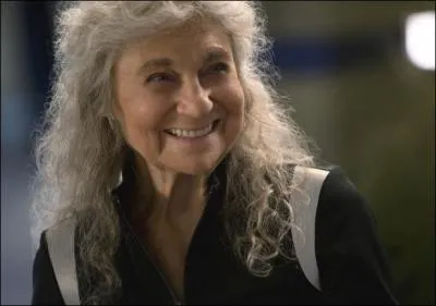 Elle vient du district 4. Qui est cette personne ?