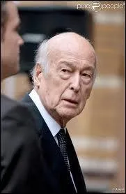 Après avoir été président de la République, Valéry Giscard d'Estaing est entré à l'Académie française. Combien avait-il écrit de romans quand il est devenu académicien ?