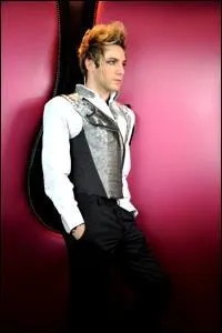 Comment s'appelle la copine de Mikelangelo ?