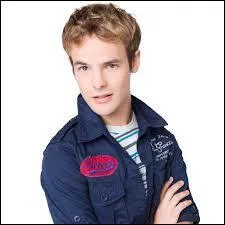 Qui joue le rle de Napo   Napoleon  ? (saison 1 )