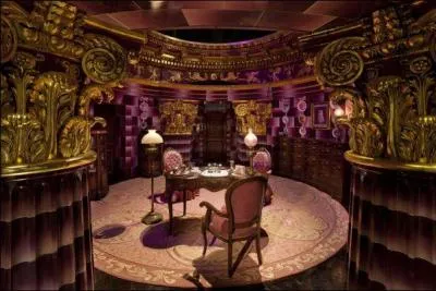 Les sorciers cherchant un moment de dtente voudront sans doute s'arrter dans un clbre salon de th. Comment s'appelle la dame qui en assure la bonne marche ?