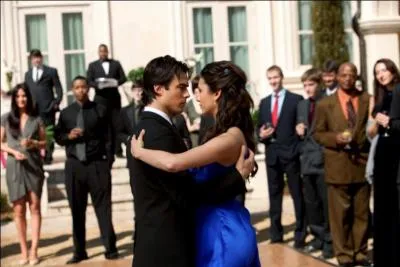 Pourquoi Damon est-il content ?