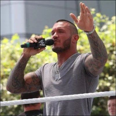 Quand a-t-il fait son premier match ?