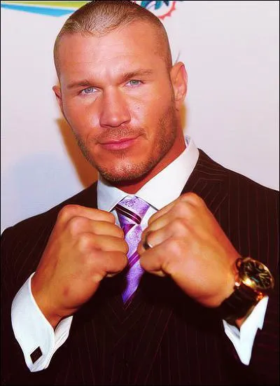 Plus jeune il a t accus d'harclement moral sur deux filles. Comment s'appellent-elles ?