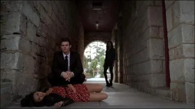 Qui est assomme (1) et qui est debout (2) ?