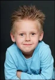 Au dbut de la saison 5, quel ge a le fils de Nathan et Haley ?