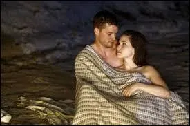 A la fin du 1er pisode de la saison 7, qu'annonce Julian  Brooke sur la plage ?