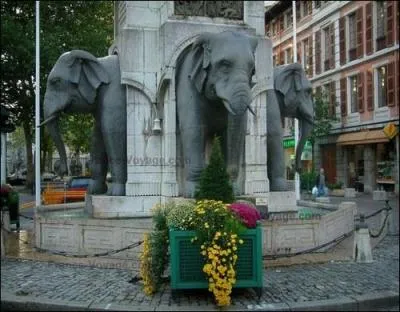 1er janvier 2001 : un incendie a dtruit partiellement la vieille ville de Savoie o l'on peut admirer la fontaine des  quatre sans culs . C'est :