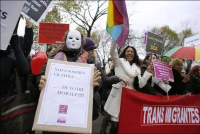 1er janvier 1999 : en Sude, une nouvelle loi prvoyant jusqu' six mois de prison ferme est entre en vigueur. Elle concerne toute personne qui se livrerait  l'achat :