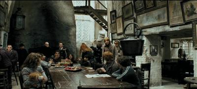 On accde au Chemin de Traverse grce au pub pour sorciers  Le Chaudron Baveur . Comment s'appelle l'homme qui tient ce pub et que l'on dcouvre dans  Harry Potter et le prisonnier d'Azkaban  ?