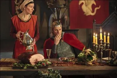 Dans la saison 1, qui sauve Arthur ?