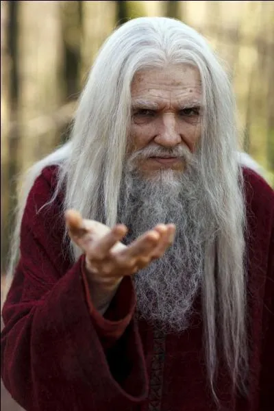 Comment Emrys peut-il retrouver son apparence normale ?