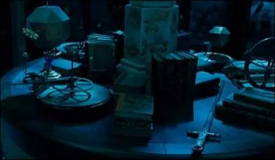 Toujours dans  Harry Potter et les reliques de la mort  (Partie I), Severus Rogue s'arrange pour transmettre  Harry Potter l'pe de Gryffondor. Quel horcruxe Ron Weasley dtruit-il avec ?