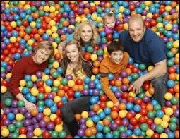 Quel vnement va obliger la famille  quitter son habitation dans la saison 4 ?