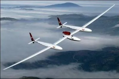 Quel est le premier avion  avoir fait le tour du monde sans ravitaillement et sans escale ?