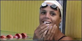 Dans quelle nage Laure Manaudou bat-elle les records mondiaux en 2005 ?