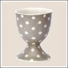 Veuillez traduire. Un coquetier :