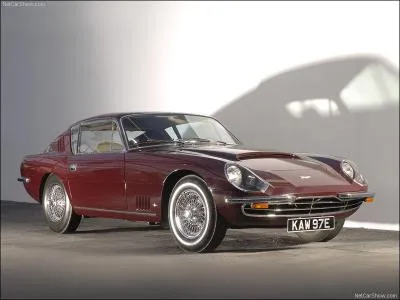 Par quel designer a été habillée celle-ci ?