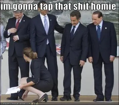 Comment, dans son pays, est surnomm ce personnage,  droite de la photo ?