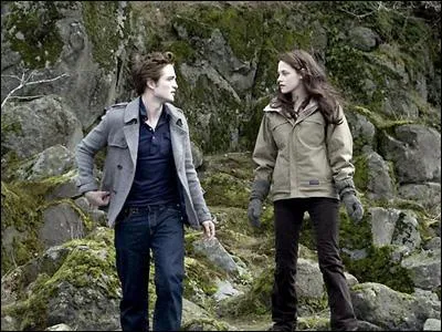 O Edward a t-il adrss la parole pour la premiere fois  Bella ?