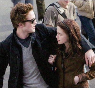 Dans Fascination, que rpond Bella lorsque Edward lui demande quelle est sa pierre prfre ?