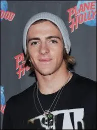 Comment s'appelle le gars sur la photo ?