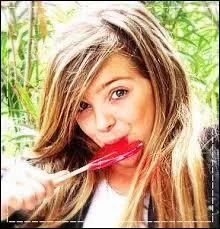 En quelle anne a-t-elle commenc sa carrire musicale en solo ?