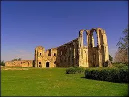 Voici l'ancienne abbaye de Maillezais. Cette commune Vendenne se situe en rgion ...