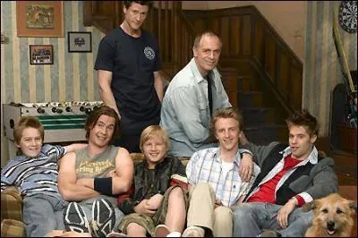 Connaissez-vous  Les sauvages  ? Srie djante de cinq garons, regardez si vous ne connaissez pas. Alors, comment s'appelle leur mre ?