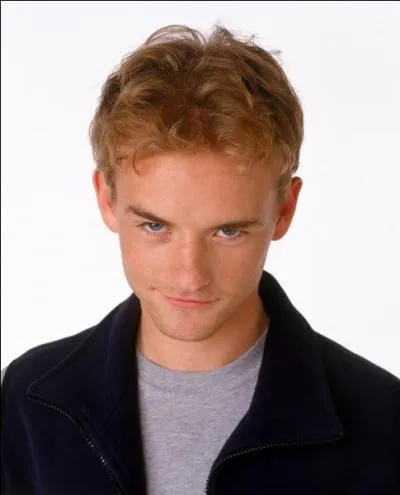 Francis a encore fait des siennes  l'institut militaire, il s'est enfui. Mais pour quelle raison ?