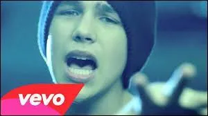 Un peu plus compliqu maintenant, il s'agit d'un jeune chanteur.