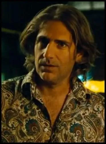 Cet abonn des rles de mafieux italiens au cin et  la tl, incarne ici Charlie, l'un des seuls potes en qui Joe peut avoir encore confiance quand il rapparait aprs 20 ans de disparition. De qui s'agit-il ?