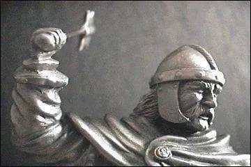 Carolingiens : ''Charles Martel arrêta les Arabes à Poitiers avec un marteau-piqueur. Il faisait si chaud qu'il fondit sur les Sarrazins. Charlemagne inventa les facteurs qui portaient les missives à domicile. Quand son neveu Roland entendit les Morts arriver il se mit à donner des coup de corne. Le guet-apens avait été organisé par Fénelon.''