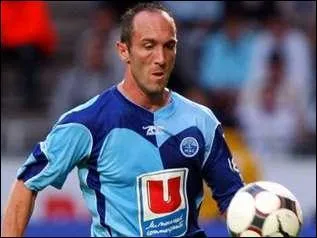 Quel est le nom du joueur voluant au HAC ?