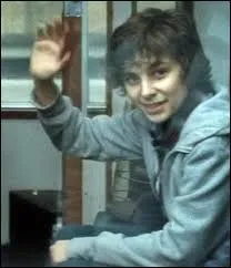 Comment ragit le fils an de Ginny lorsque sa mre lui demande de transmettre ses amitis  un professeur ?