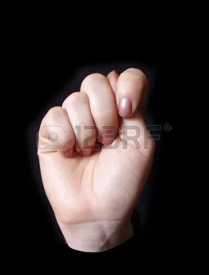 Quelle lettre appartenant  la langue des signes est reproduite de la sorte ?