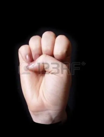 Dans la langue des signes, cette gestuelle symbolise la lettre :