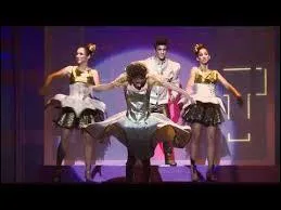 Finalement, avec tous ces changements le spectacle aura quand mme lieu mais il y aura un accident. Quel accident y aura-t-il et qui le provoquera ?