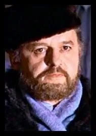 Komarovski est le premier amant de Lara, celui qui, dans un sens lui brisera la vie, mais qui n'hsitera pas  la sauver quand son sort sera jou. Il est interprt par :