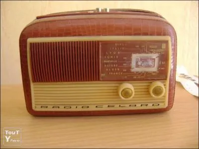 1er janvier 1955  6h30 : premire mission d'une nouvelle radio nationale prive cre par Michelson et Merlin. C'tait :