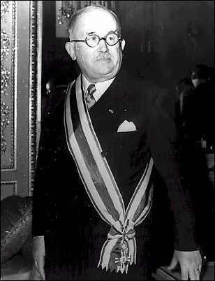 1er janvier 1966 : dcs du premier prsident de la IVe Rpublique franaise. Qui est cet homme, ancien ministre des Finances du Front populaire ?