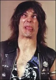 Michael  Wrzel  Burston a t guitariste de Motrhead, il nous a quitt en 2011. Durant quelle priode a-t-il tenu ce poste au sein du groupe ?