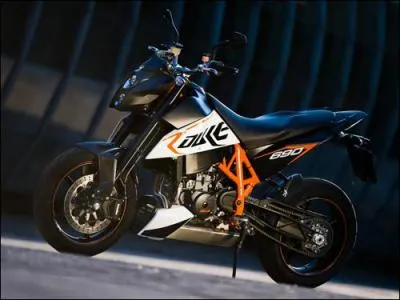 Quel type moteur �quipe la KTM 690 Duke R ?