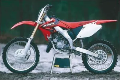 Quelle est la puissance d'une Honda 125 CR ?